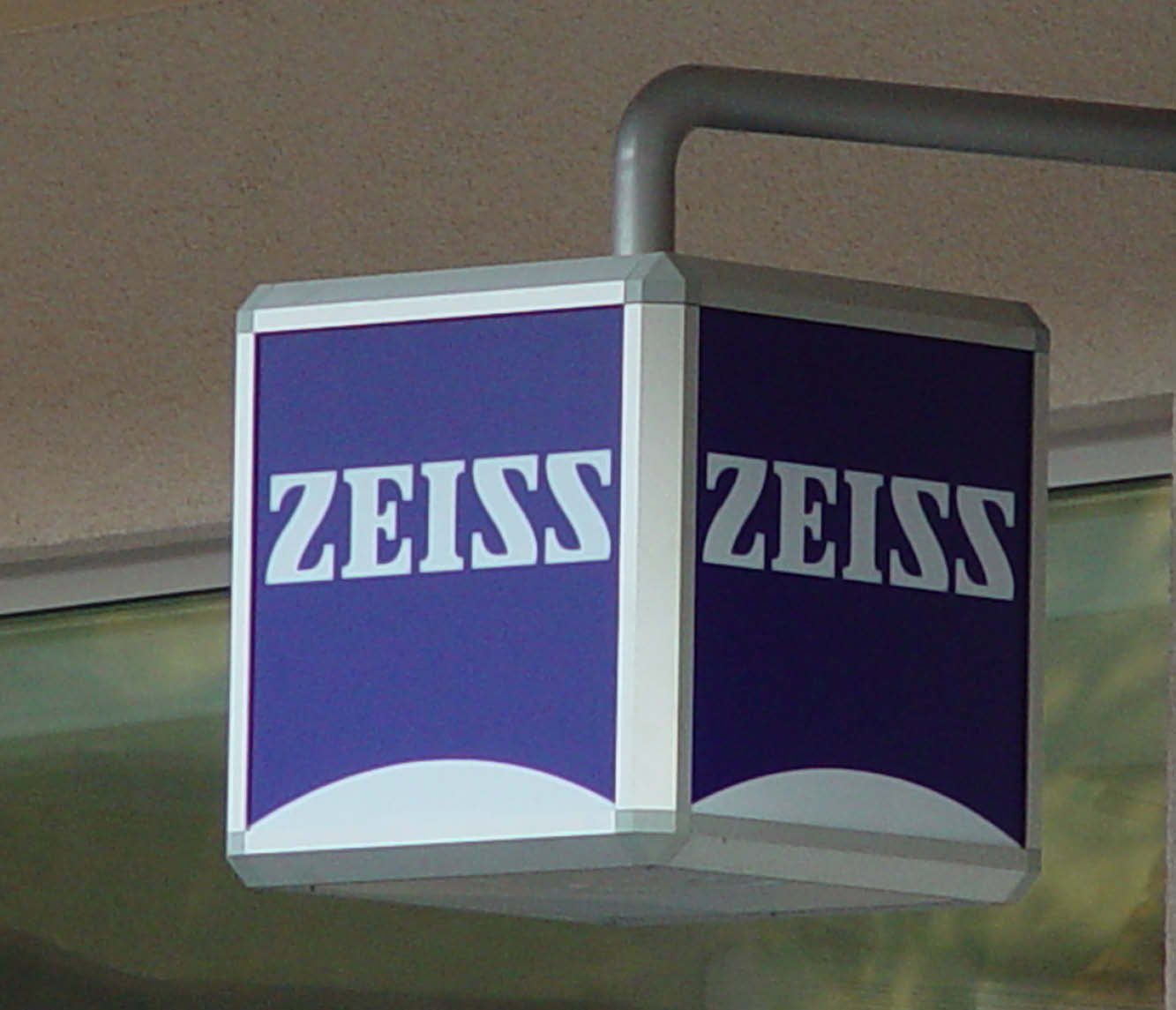 ZEISS beleuchtete, rotierende Würfel-Werbetafel aus Standard-Aluminiumprofil